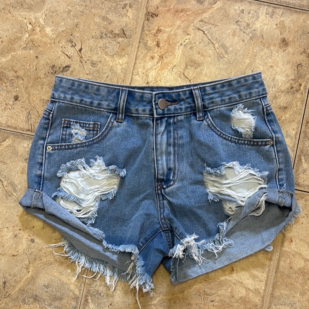 Women’s SHEIN NEW w/out tags Distressed Blue Denim Shorts size